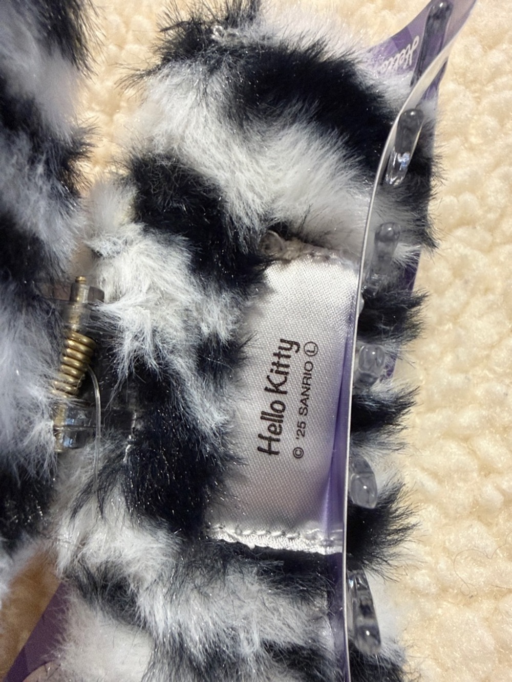 Hello Kitty Plush Hair Claw Clip Japan Exclusive Sanrio Boa Vance NWT Kawaii - Picture 3 of 13